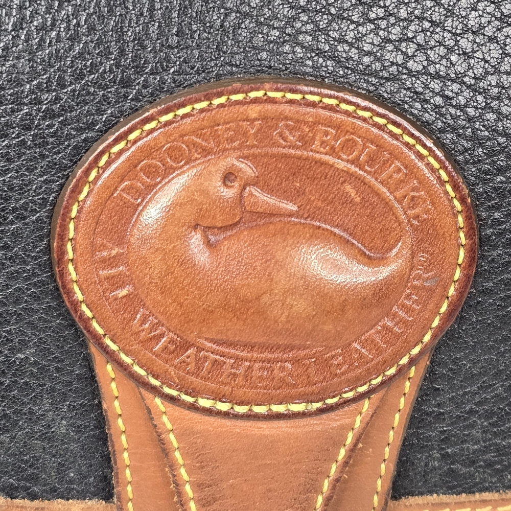 DOONEY & BOURKE Shoulder Bag Leather All Weather VTG Essex Black Tan Ships FAST - Picture 3 of 17
